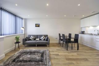 Spacious 1 Bed Apartment in Gravesend w Games Room - 3