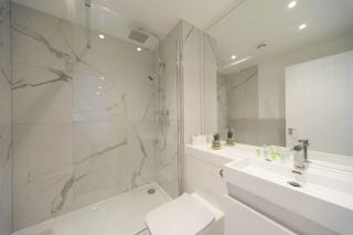 Spacious 1 Bed Apartment in Gravesend w Games Room - 5