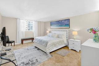 Beachfront condo with pool gym & direct beach access - 8