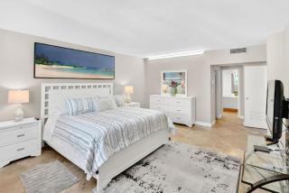 Beachfront condo with pool gym & direct beach access - 3