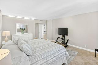 Beachfront condo with pool gym & direct beach access - 1