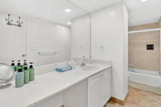 Beachfront condo with pool gym & direct beach access - 8