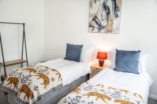 The Prestwich Pad by House Of Josef - 3