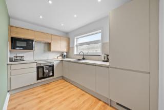 2 Bedroom House in Greenock with Free Parking - Close to Clyde Shipyard - 8