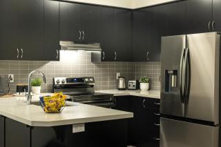 Stylish & Cozy, King Bed,Sleeps 6, Spotless - 4