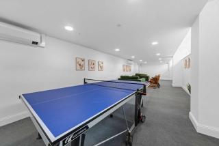 Modern 2 Bed Apartment in Gravesend w Games Room - 8