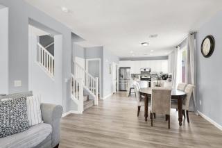 Modern 4BR Home with Gym & BBQ near Strip - 4