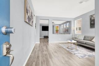Modern 4BR Home with Gym & BBQ near Strip - 2