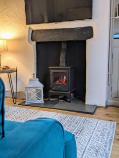 Kendal Cottage with Fireplace - Couples' Retreat - 1