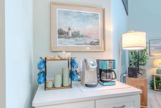 Coastal Paradise 2BR Villa Near Coligny & Beach - 7