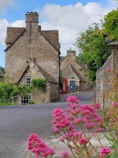 Stunning period annexe close to town centre - 8
