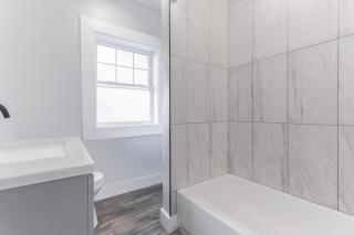 Pet-Friendly 2BR Near Edgewater with Parking - 1