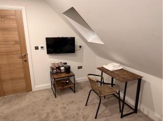 Riverside Retreat - 8