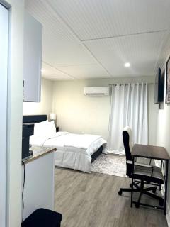 Central Studio with Free Parking - 5