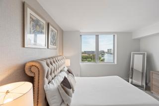 WATERFRONT Luxury 3 Bed 3 Bath Suite - 6