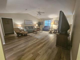 Cozy Pet friendly home near the beaches and shopping - 8