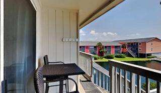 Vibrant gulf condo with pool and beach access - 1