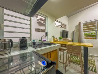 Moorea Temae Surf Tiny House - 1