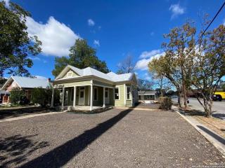 Family Wellness Retreat Sleeps 8 and Yard - 0