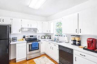 Family Wellness Retreat Sleeps 8 and Yard - 8