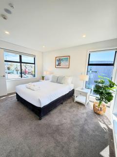 Central 2 Bedroom Townhouse with Private Yard - 7