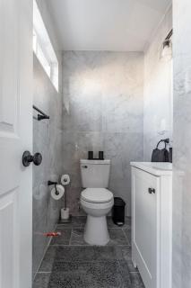 Modern 4BR 2BA 9 Beds NYC MetLife Free Parking - 4