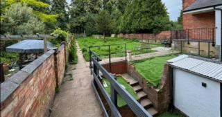 Modern 1-Bed Apartment I Ground Floor I Central Location I Free Parking I Long Stays Welcome - 9
