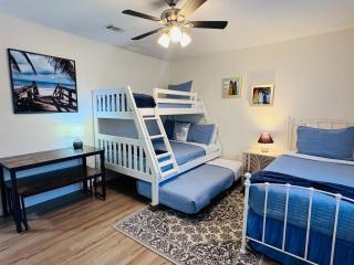 Coastal Hangout- Hot Tub- Fire Pit-Game Room - 3