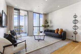Beaumont Living 2BR Waterfront Wynyard Apartment - 7