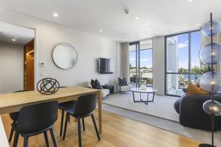 Beaumont Living 2BR Waterfront Wynyard Apartment - 5