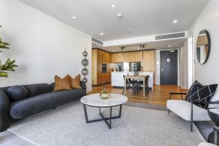 Beaumont Living 2BR Waterfront Wynyard Apartment - 2
