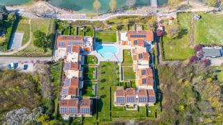 Gasparina Pool Lakeview & Terrace Apartment - 3