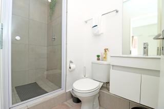 Central Studio Apartment mins to Sandton City & Rosebank with Gym & Pool - Johannesburg - 4