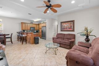 Relaxing 3-3 Ground-Floor Condo-Walk to Beach-Pool - 0