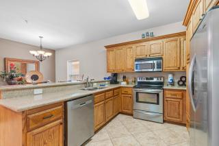 Relaxing 3-3 Ground-Floor Condo-Walk to Beach-Pool - 8