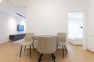 Sunny Apartment with Balcony and great Wi-Fi - 4