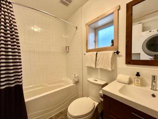 Le Chalet Waterfront Studio Suite, View, Patio, Kitchen - 6