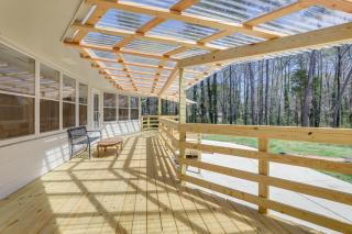 Sunroom and Spacious Yard! Woodsy Haven in Lilburn - 9