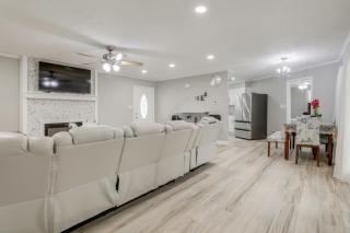 Sunroom and Spacious Yard! Woodsy Haven in Lilburn - 4
