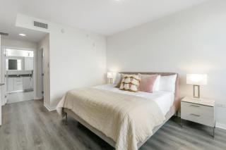 Urban Oasis in Brickell Miami with WFH setup Parking - 4