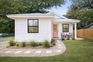 Casita Augustina - Modern Coastal Cottage with Patio, Waffle and Coffee Bar, Near Historic Downtown & Short Drive to Beach - 0