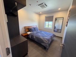 Luxury 2-BR Apartment with Balcony - 4