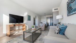 Landing Incredible 1BD Courtyard Pool - 5