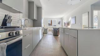 Landing Incredible 1BD Courtyard Pool - 1