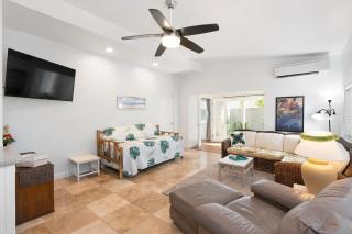 Stylish 1BR Apartment with AC Full Kitchen & WD - Just Steps to the Beach - 6