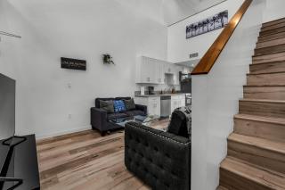 Modern 1-BR Loft Apartment with Free Gated Parking - 5