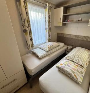 280 Caldey View, Lydstep Beach, Tenby - 5