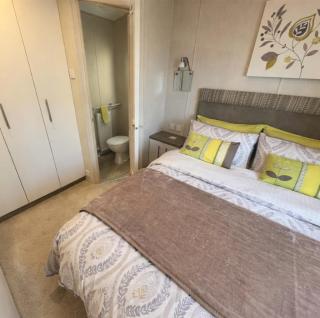 280 Caldey View, Lydstep Beach, Tenby - 3