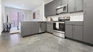 Landing Modern 1BD Gym Courtyard - 6