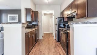Landing Modern 1BD Pool Gym - 4